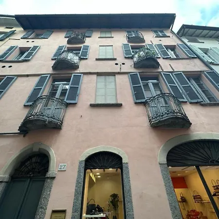 Medioevo I - A Due Passi Dal Duomo Di Como
